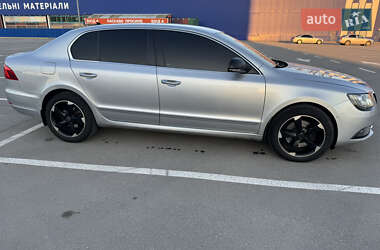Лифтбек Skoda Superb 2013 в 