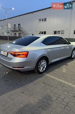 Лифтбек Skoda Superb 2019 в 