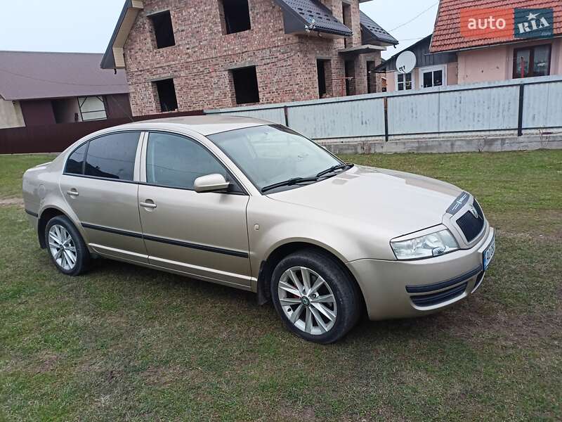Лифтбек Skoda Superb 2005 в Косове