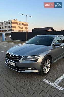 Лифтбек Skoda Superb 2015 в 