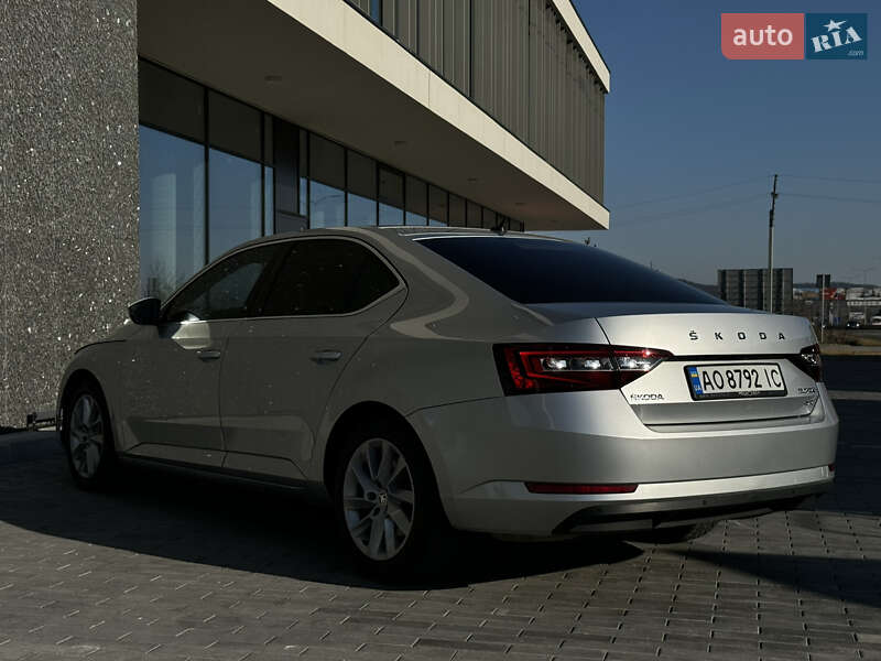 Лифтбек Skoda Superb 2019 в Ужгороде
