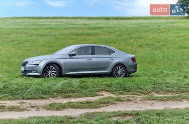 Лифтбек Skoda Superb 2016 в 