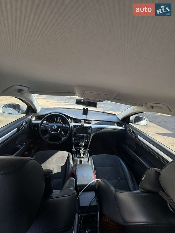 Универсал Skoda Superb 2010 в Луцке
