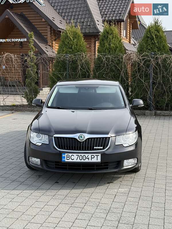 Лифтбек Skoda Superb 2013 в Стрые