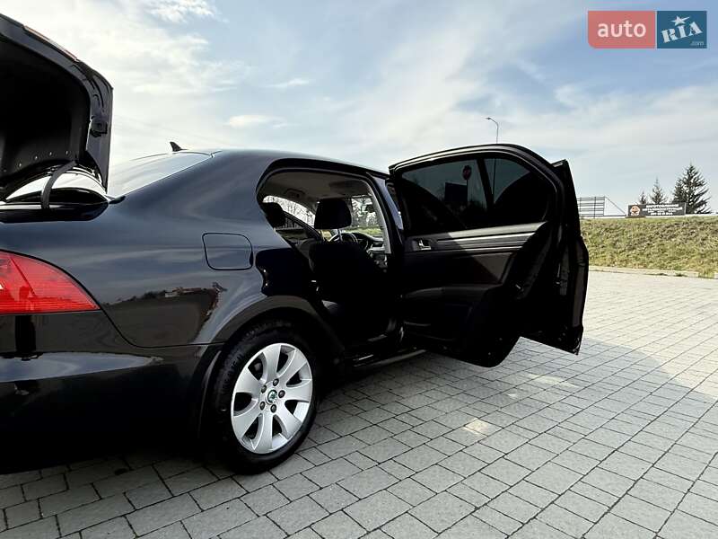 Лифтбек Skoda Superb 2013 в Стрые