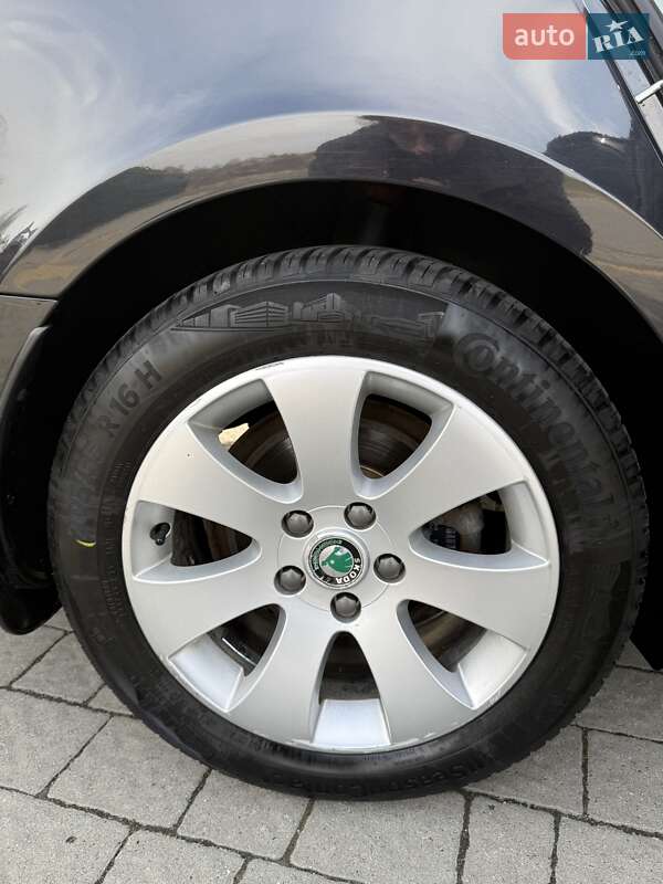 Лифтбек Skoda Superb 2013 в Стрые