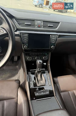 Лифтбек Skoda Superb 2015 в 