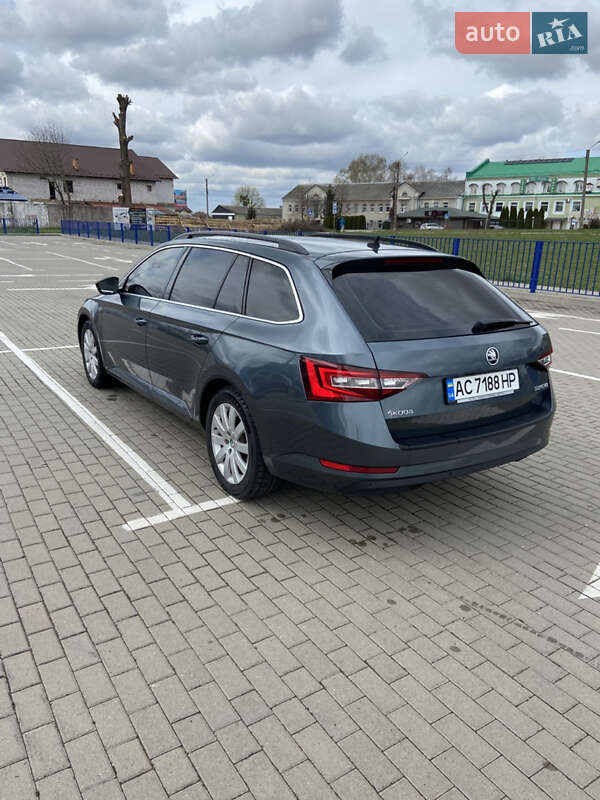 Универсал Skoda Superb 2016 в Нововолынске