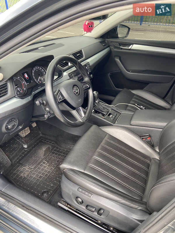 Универсал Skoda Superb 2016 в Нововолынске
