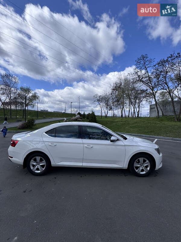 Ліфтбек Skoda Superb 2015 в Києві фото 7 Ліфтбек Skoda Superb 2015 в Києві
