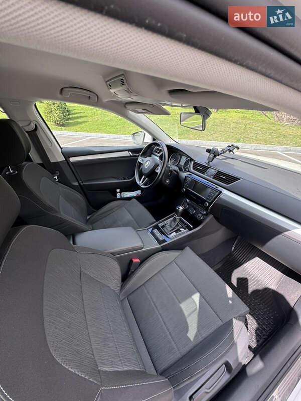 Ліфтбек Skoda Superb 2015 в Києві фото 22 Ліфтбек Skoda Superb 2015 в Києві