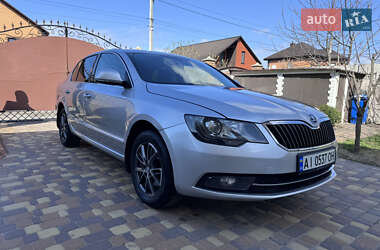 Лифтбек Skoda Superb 2013 в 