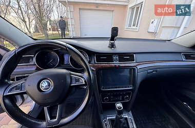 Лифтбек Skoda Superb 2013 в 