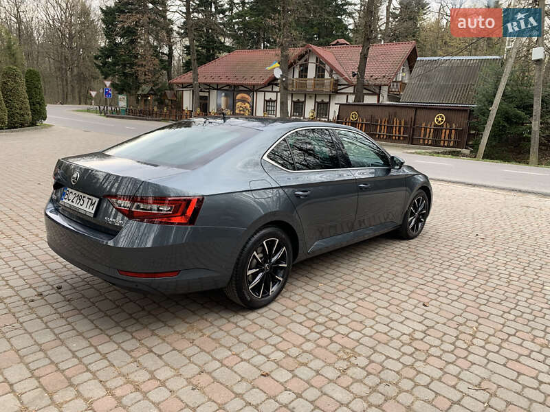 Лифтбек Skoda Superb 2016 в Дрогобыче