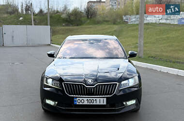 Лифтбек Skoda Superb 2016 в 