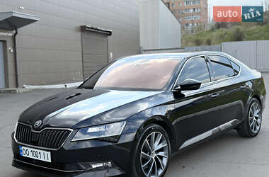 Лифтбек Skoda Superb 2016 в 