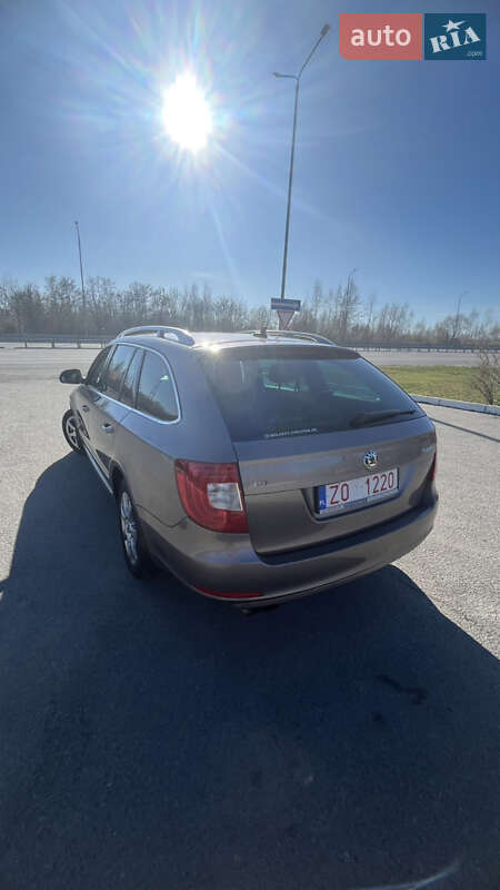 Универсал Skoda Superb 2012 в Звягеле