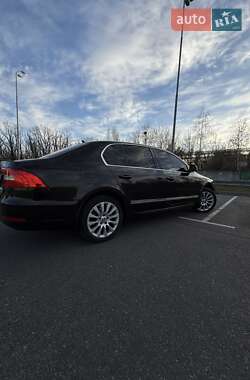 Лифтбек Skoda Superb 2013 в 