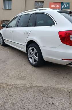 Універсал Skoda Superb 2014 в 