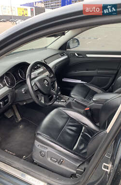 Лифтбек Skoda Superb 2013 в 