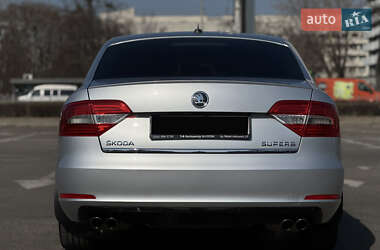 Лифтбек Skoda Superb 2013 в 