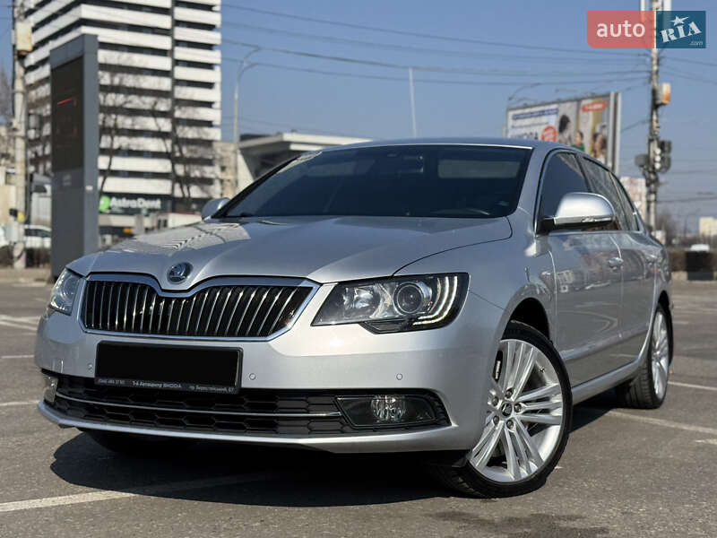 Лифтбек Skoda Superb 2013 в 