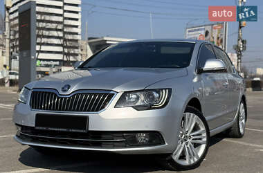 Лифтбек Skoda Superb 2013 в 