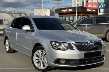 Лифтбек Skoda Superb 2013 в 