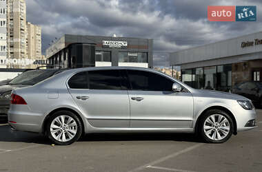Лифтбек Skoda Superb 2013 в 