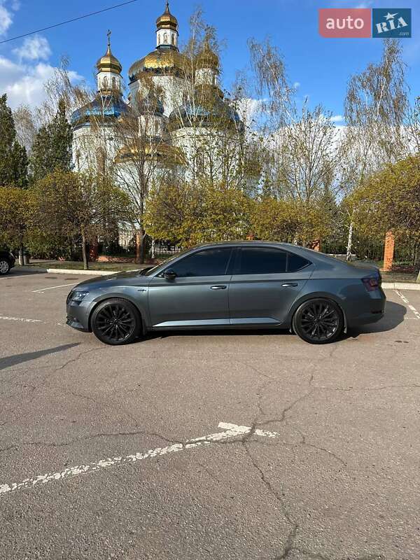 Лифтбек Skoda Superb 2016 в 