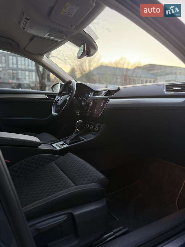 Універсал Skoda Superb 2022 в Ужгороді