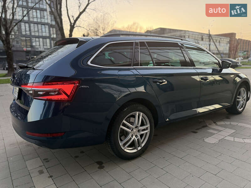 Універсал Skoda Superb 2022 в Ужгороді