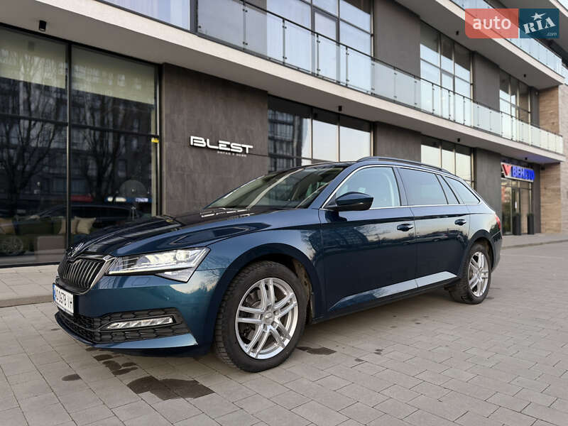 Універсал Skoda Superb 2022 в Ужгороді