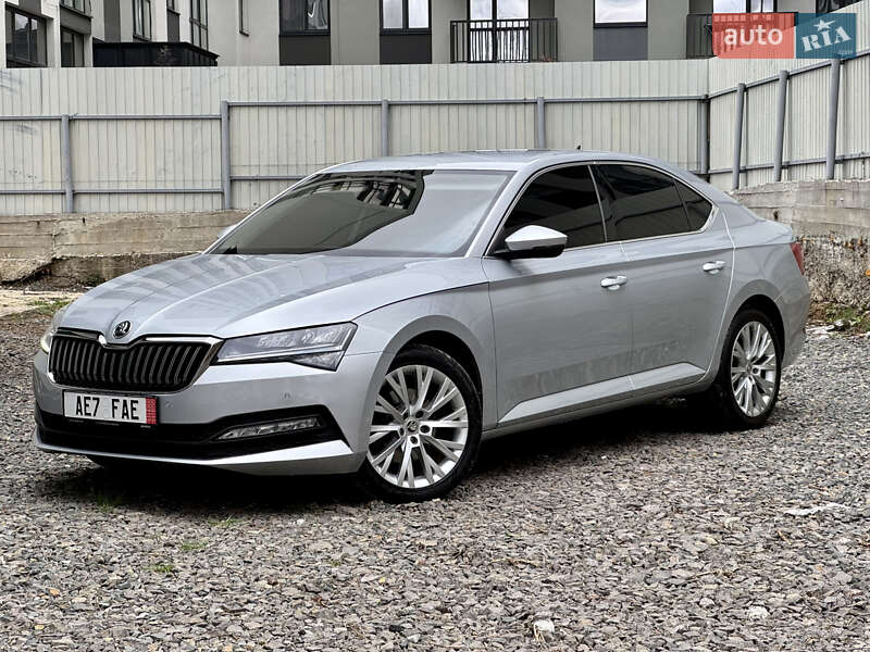 Лифтбек Skoda Superb 2022 в 