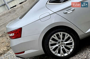 Лифтбек Skoda Superb 2022 в 