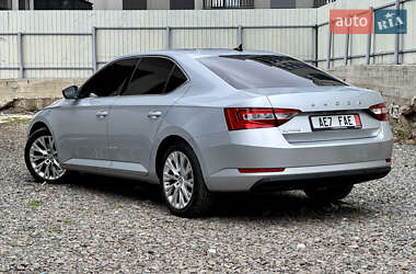 Лифтбек Skoda Superb 2022 в 