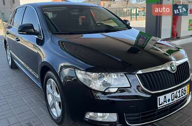 Лифтбек Skoda Superb 2013 в 