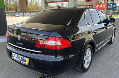 Лифтбек Skoda Superb 2013 в 