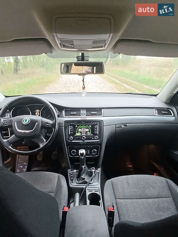 Универсал Skoda Superb 2012 в Волочиске