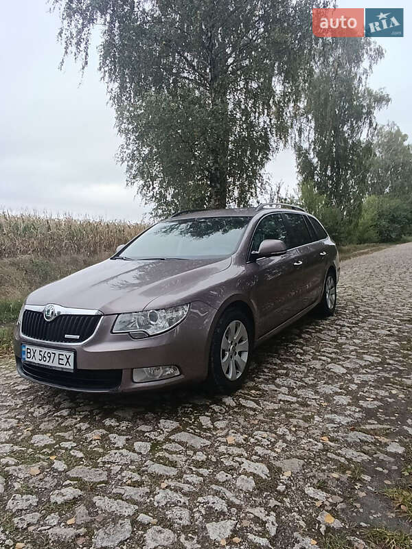 Универсал Skoda Superb 2012 в Волочиске