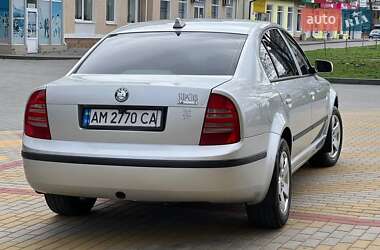 Лифтбек Skoda Superb 2003 в 