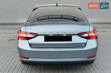 Лифтбек Skoda Superb 2019 в 