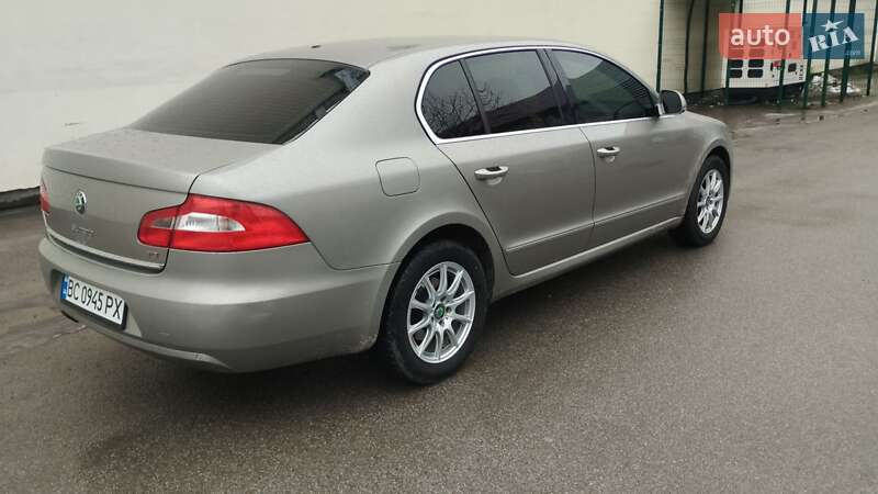Лифтбек Skoda Superb 2011 в Львове