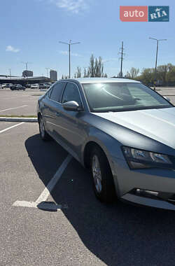 Лифтбек Skoda Superb 2017 в Киеве