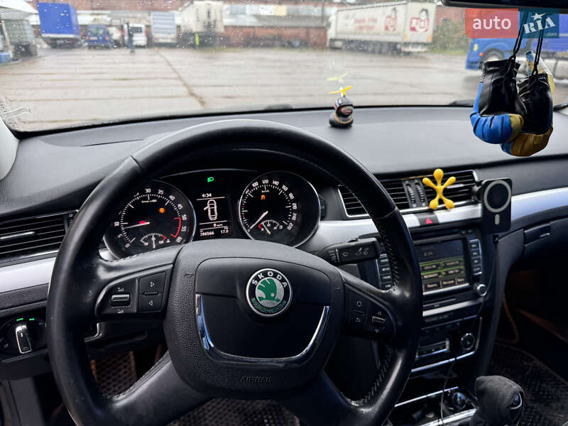 Лифтбек Skoda Superb 2012 в Шептицькому