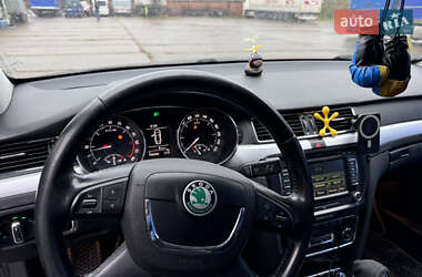 Лифтбек Skoda Superb 2012 в 