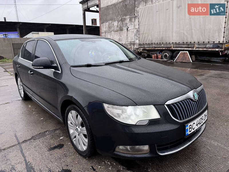 Лифтбек Skoda Superb 2012 в Шептицькому