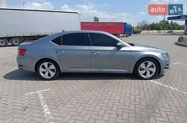 Лифтбек Skoda Superb 2019 в 
