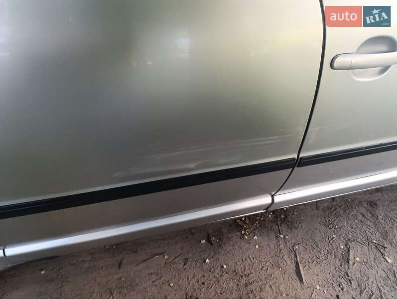 Лифтбек Skoda Superb 2004 в Запорожье