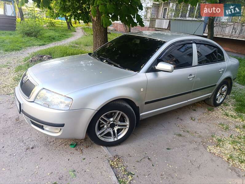Лифтбек Skoda Superb 2004 в Запорожье